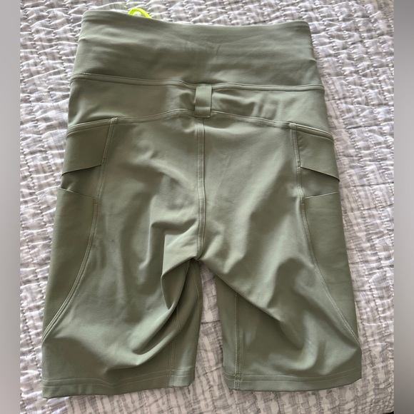 Lululemon Cargo Super-High-Rise Hiking Short 8" NWOT - Picture 4 of 6